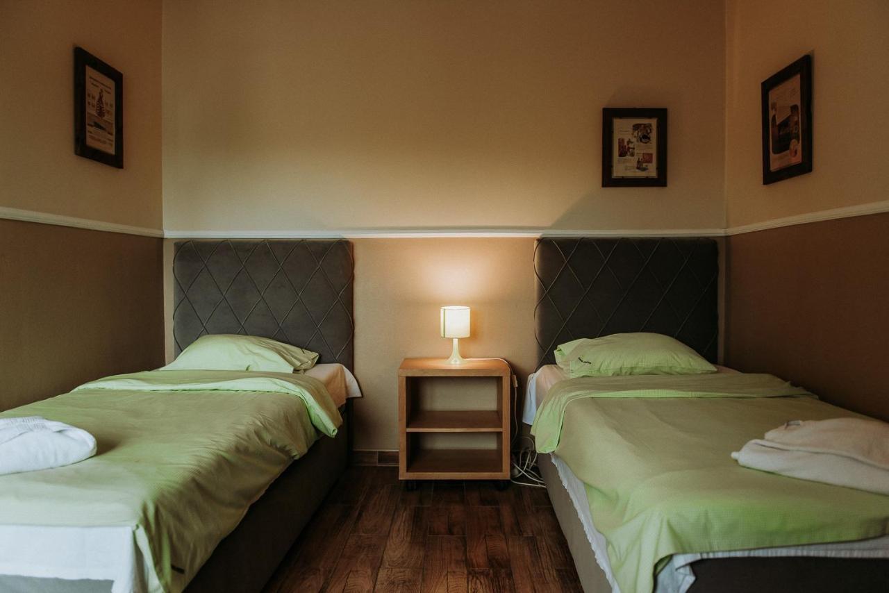 Dos Patos Bed & Breakfast Елк Екстериор снимка