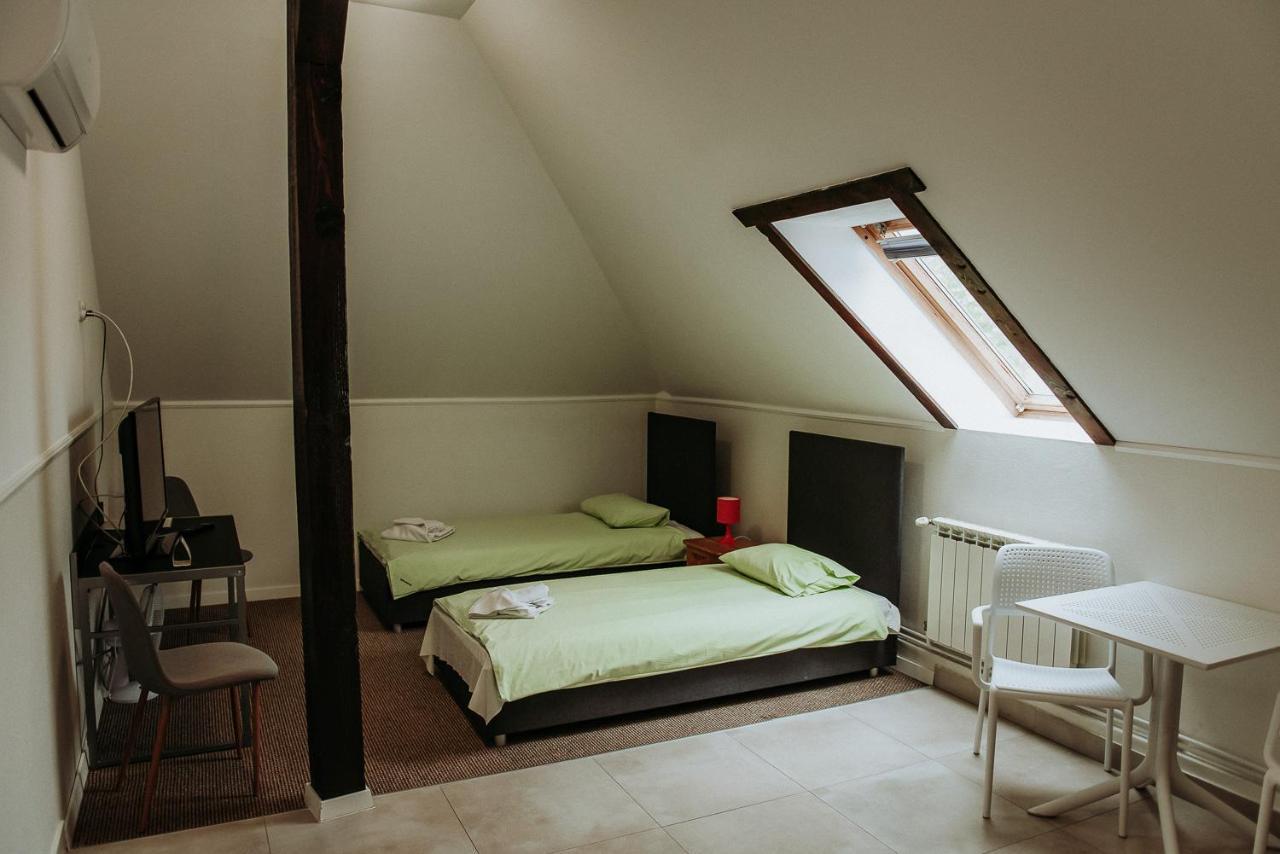 Dos Patos Bed & Breakfast Елк Екстериор снимка