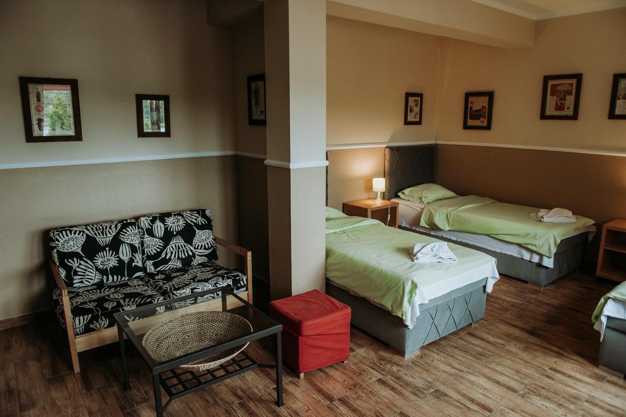 Dos Patos Bed & Breakfast Елк Екстериор снимка